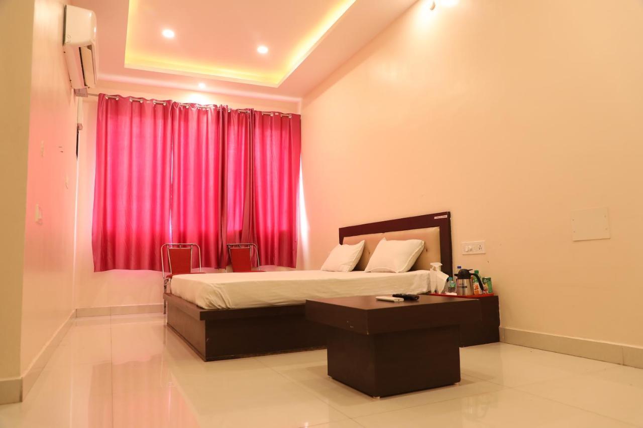 Hotel Shri Siddhivinayak Bina-Etawa Екстериор снимка