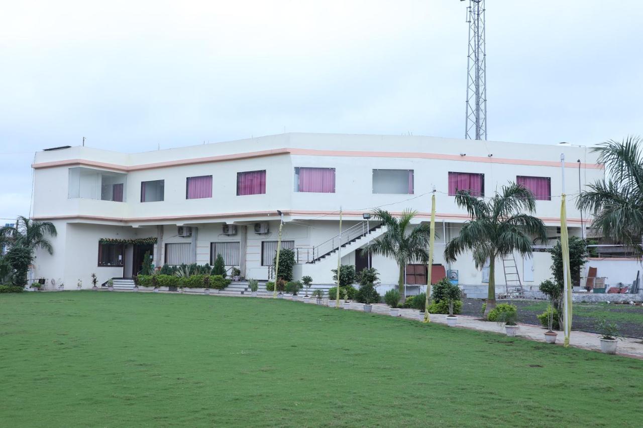Hotel Shri Siddhivinayak Bina-Etawa Екстериор снимка