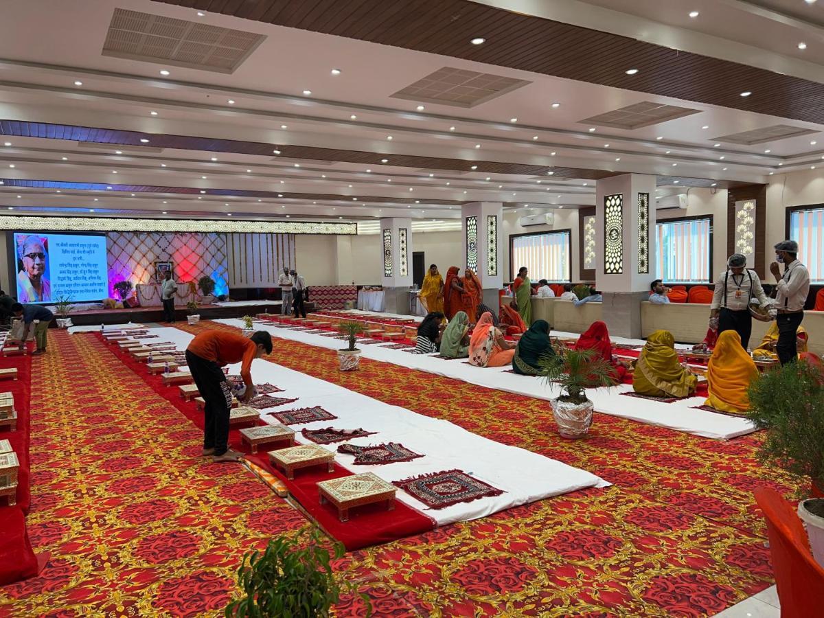 Hotel Shri Siddhivinayak Bina-Etawa Екстериор снимка